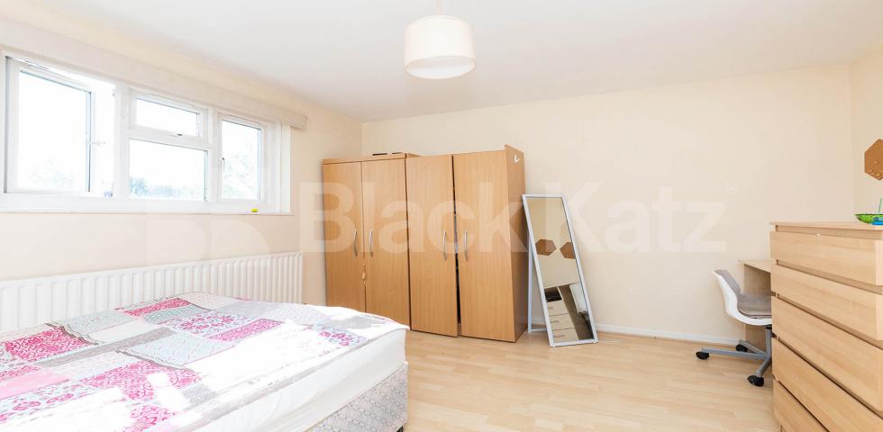 			PERFECT FOR 3 SHARERS!, 3 Bedroom, 1 bath, 1 reception Flat			 Cavendish Street, ANGEL N1
